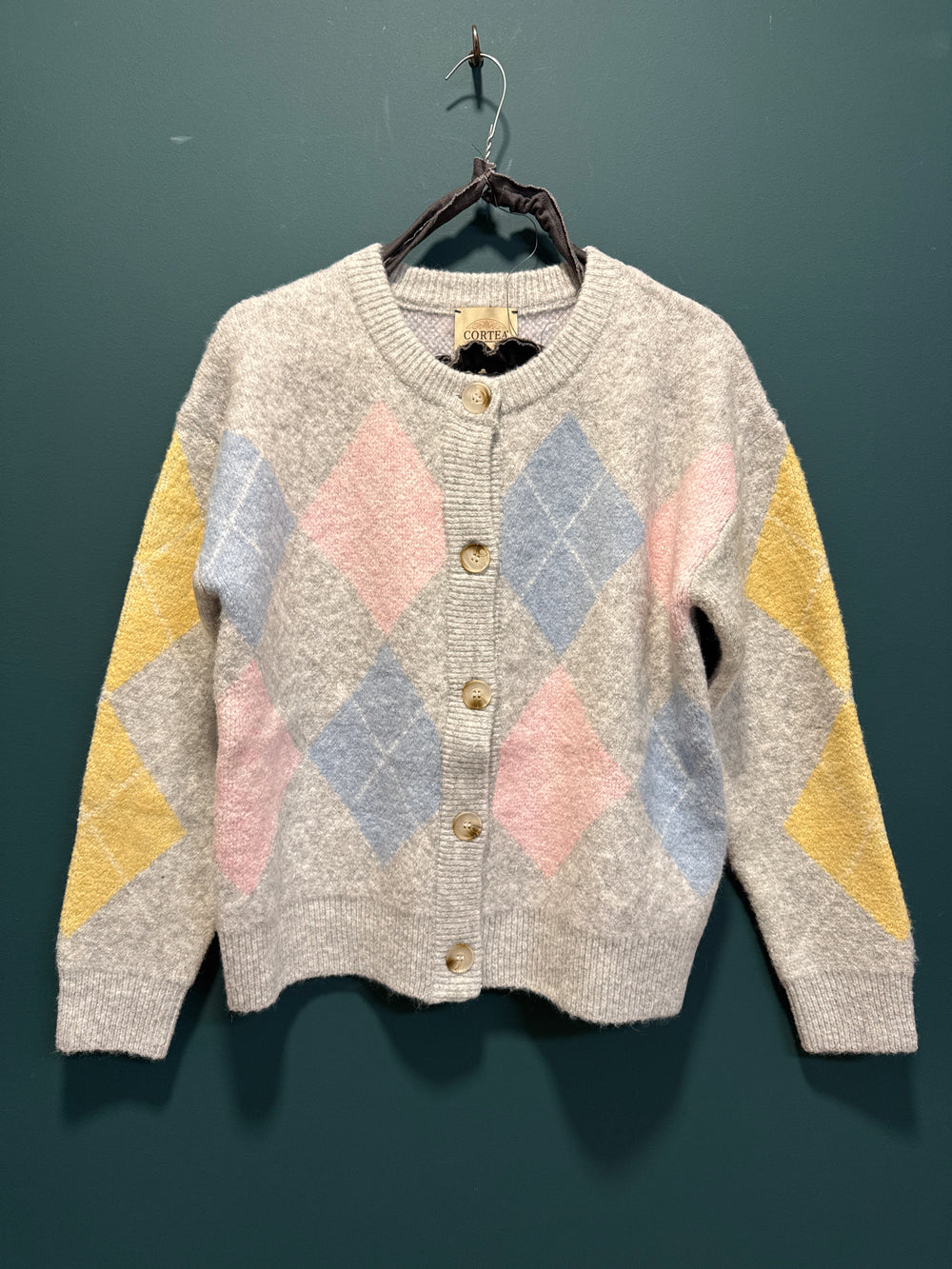 Maglia cardigan rombi fondo grigio