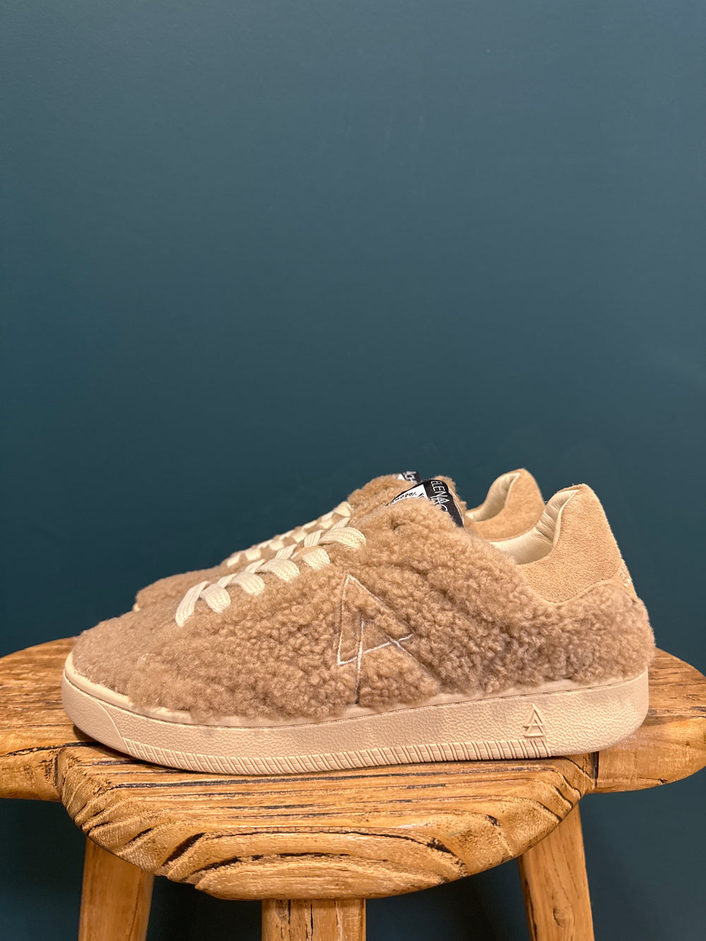 Sneakers fur camel