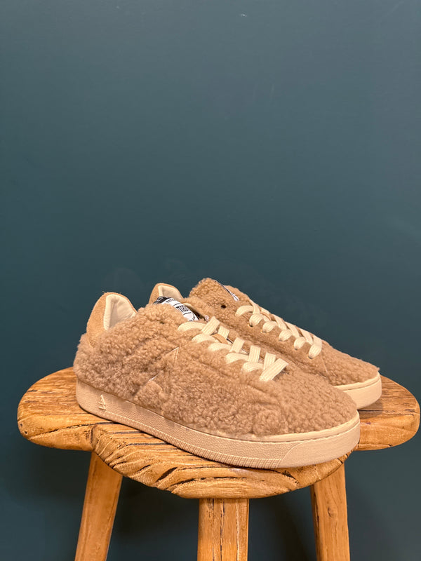 Sneakers fur camel