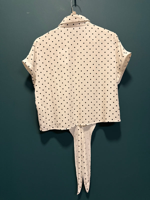 Camicia cropped bianca pois neri