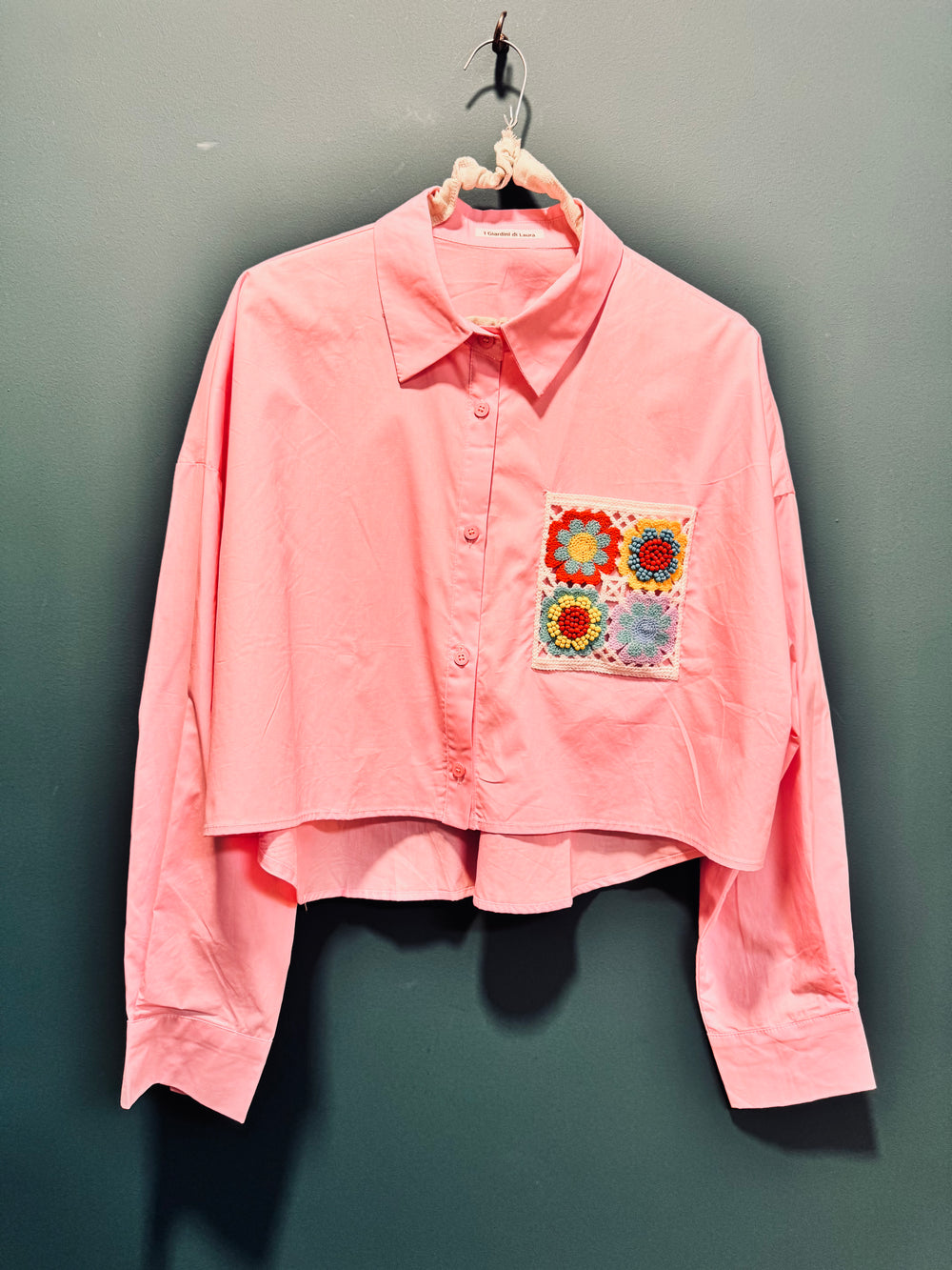 Camicia rosa con taschino ricamo