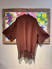 Poncho maglia con frange marrone
