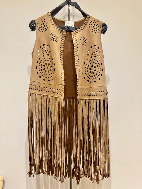 Gilet eco suede con frange laserato cognac