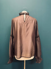 Blusa  marrone con rose
