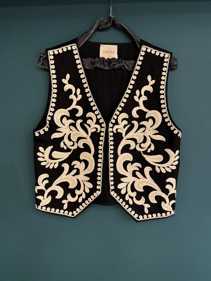 Gilet nero gipsy ricamo