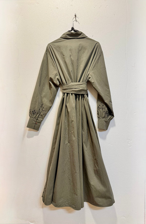 Abito chemisier verde militare con ricamo
