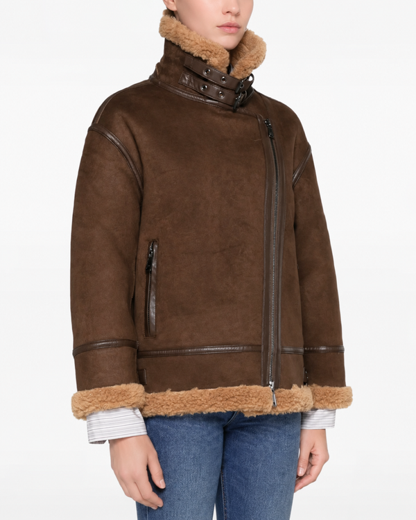 Giacca effetto montone con zip asimmetrica