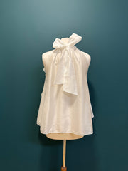 Top bianco con volant