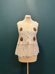 Gilet bianco traforato con ricami