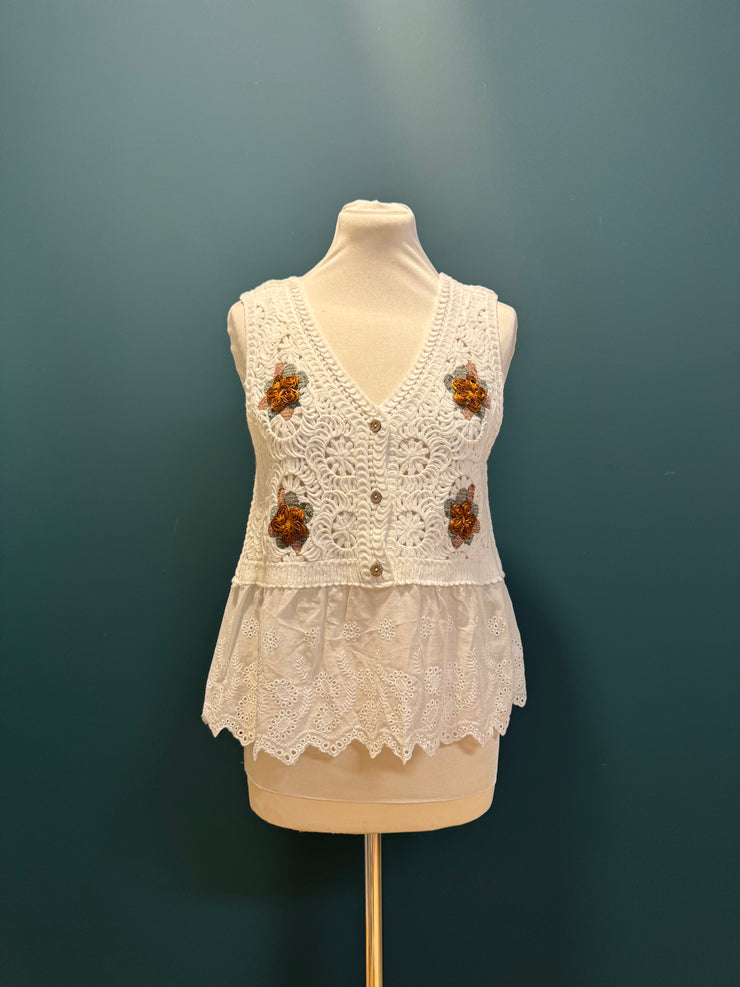 Gilet bianco traforato con ricami