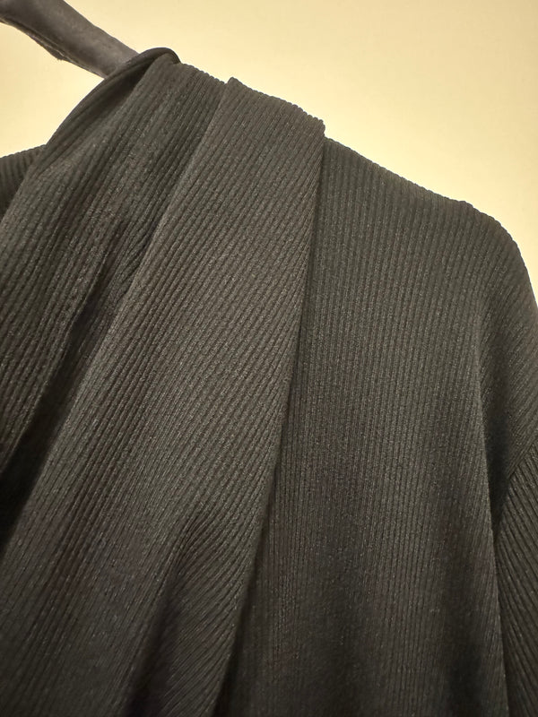 Abito viscosa nero con cappuccio