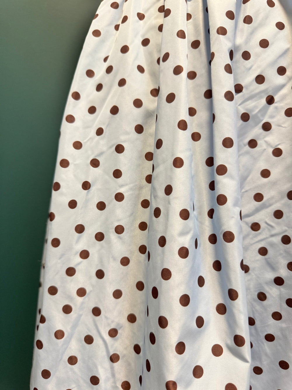 Gonna taffetta azzurro con pois marroni