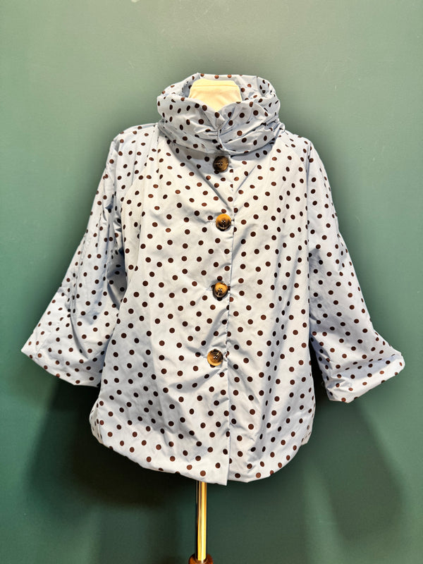 Giacca taffetta azzurra con pois marroni