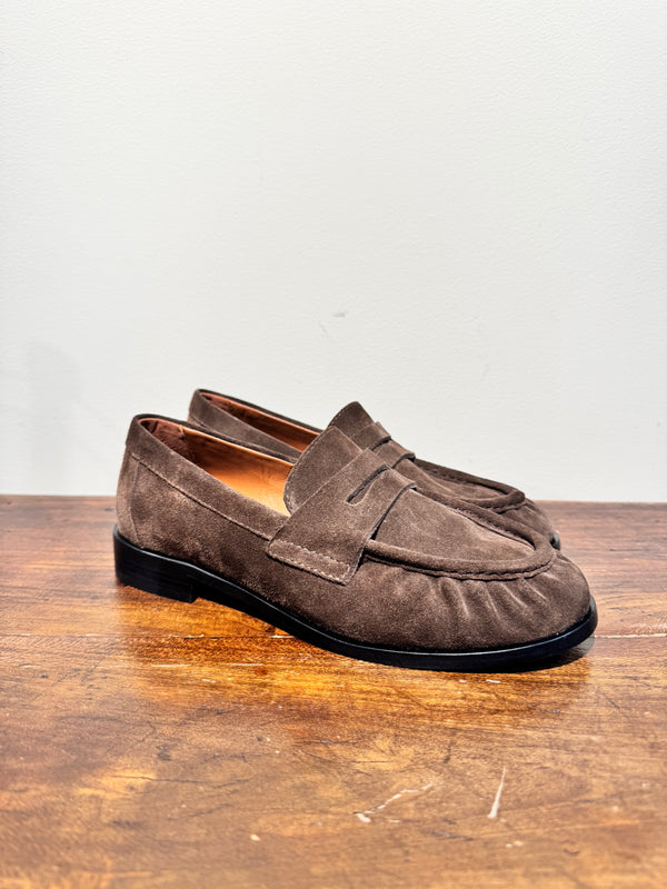 Mocassino scamosciato testa moro
