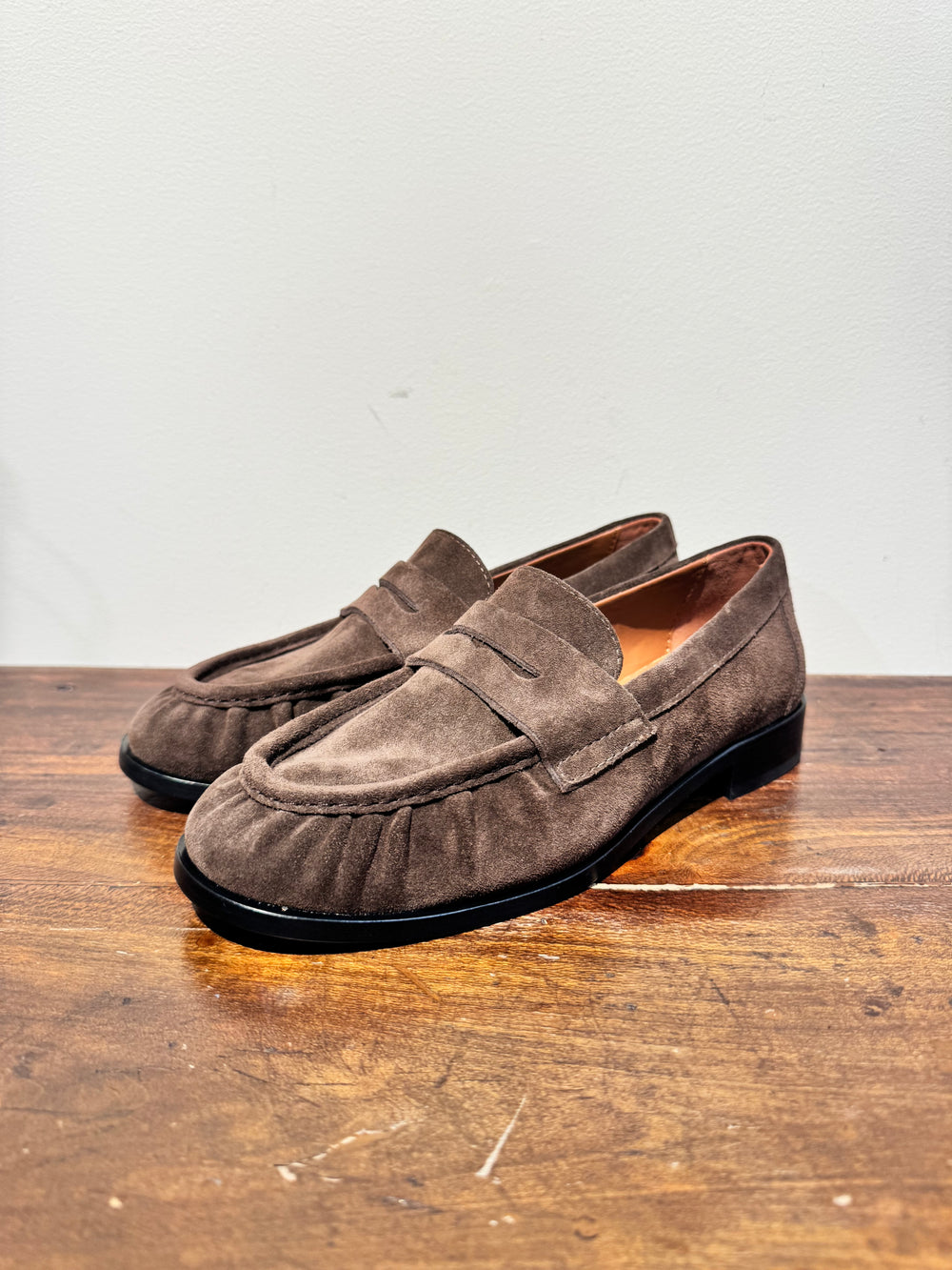Mocassino scamosciato testa moro
