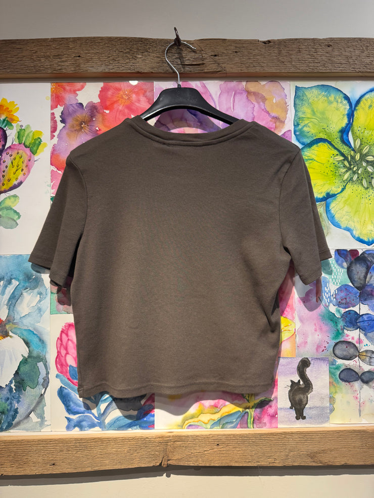 T-shirt cropped marrone