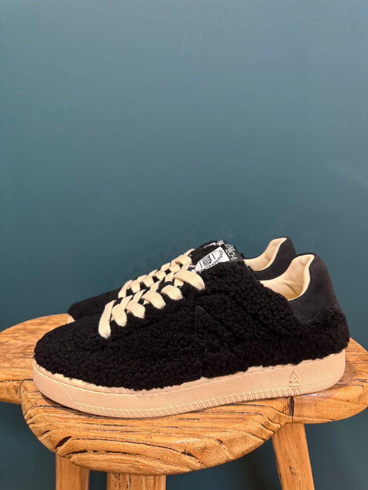 Sneaker black fur Elena Iachi