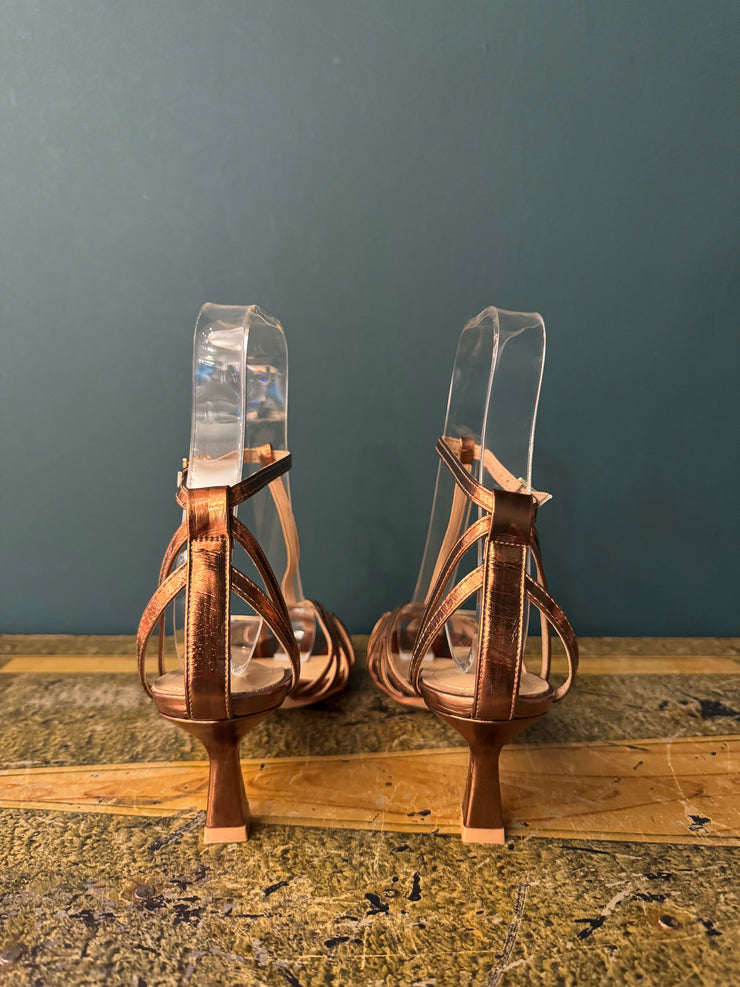 Sandalo pelle laminata gabbietta bronzo con tacco