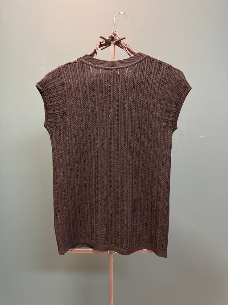 T-shirt nera traforata