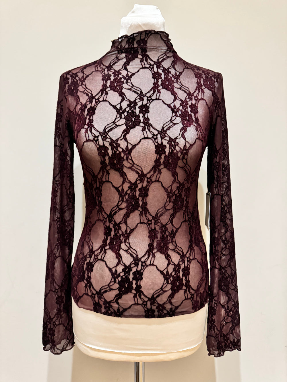 Maglia in pizzo floreale melanzana