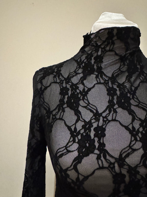 Maglia in pizzo floreale nera