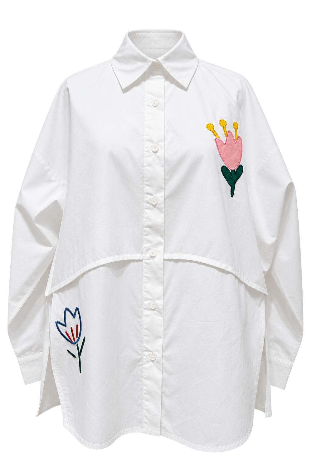 Camicia over bianca con fiori ricamati